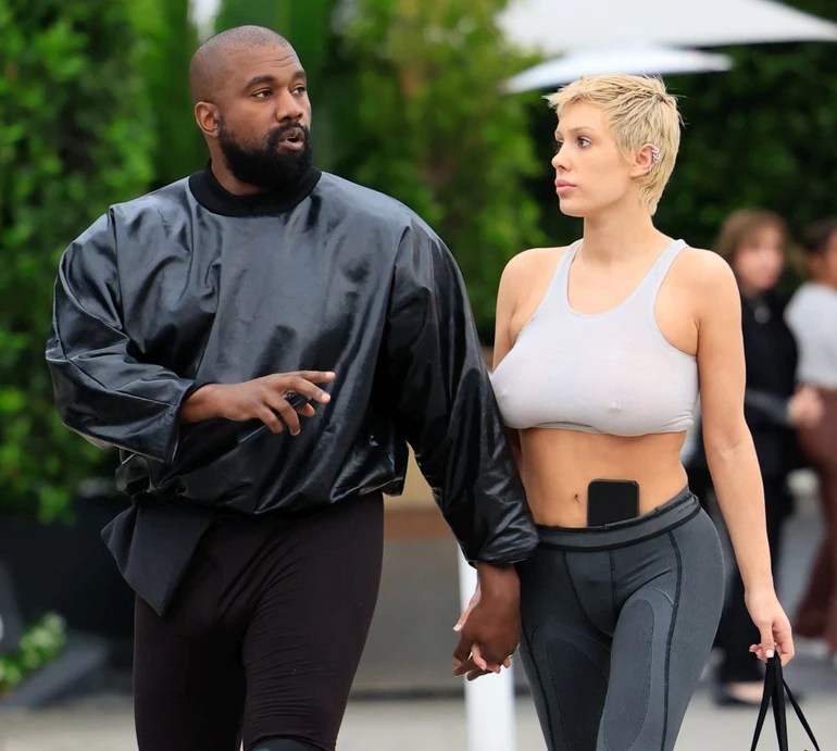 Мовчати та вдягати, що він скаже: Каньє Вест склав список суворих правил для своєї дружини - ЗМІ