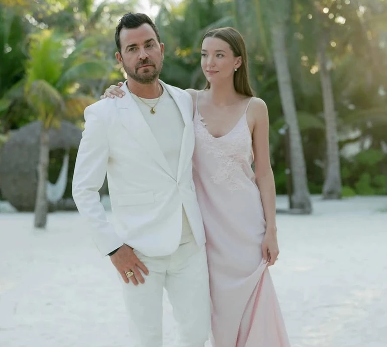 Сукня нареченої від Бекхем та виступ нащадка Стінга: як минуло весілля ексчоловіка Еністон. Фото