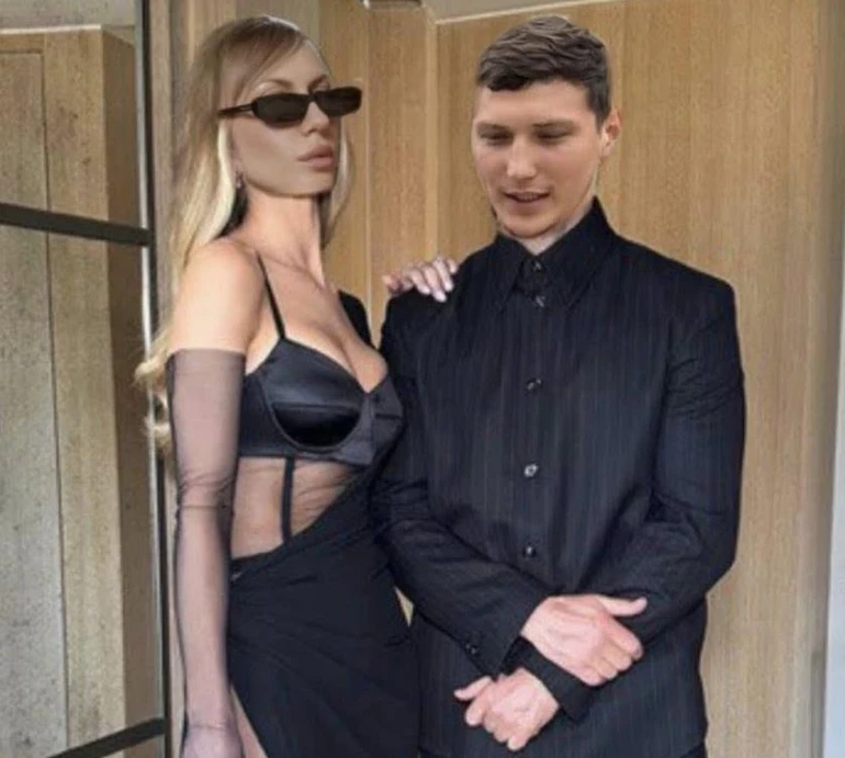 Мій Рекс: Нікітюк у день 29-річчя нареченого помилувалася тим, як він шопиться і підкрадається