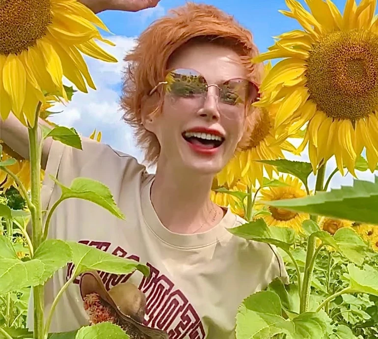 Качки дивляться із заздрістю: Лебідь у бікіні насмішила VIP-відпусткою на Мальдівах