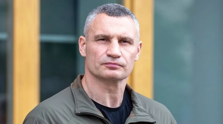 Як Віталій Кличко до львівського барбершопу сходив. Фото до та після