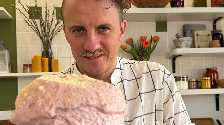 З варенням і печивом: Клопотенко поділився цікавим варіантом верхівки для паски