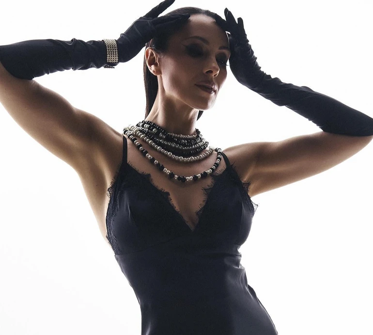 Діджейка Нана у боді та ботфортах показала, що ніколи не вийде з моди. Відео