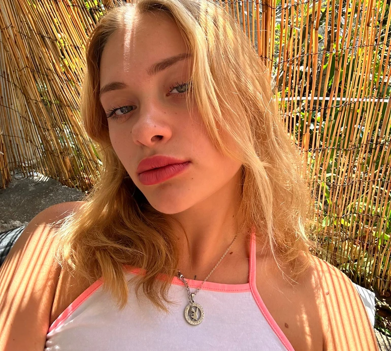 Українська модель OnlyFans, яку побили в Дубаї, розказала про деталі того вечора, назвала імена кривдників та пояснила своє інтерв'ю Собчак