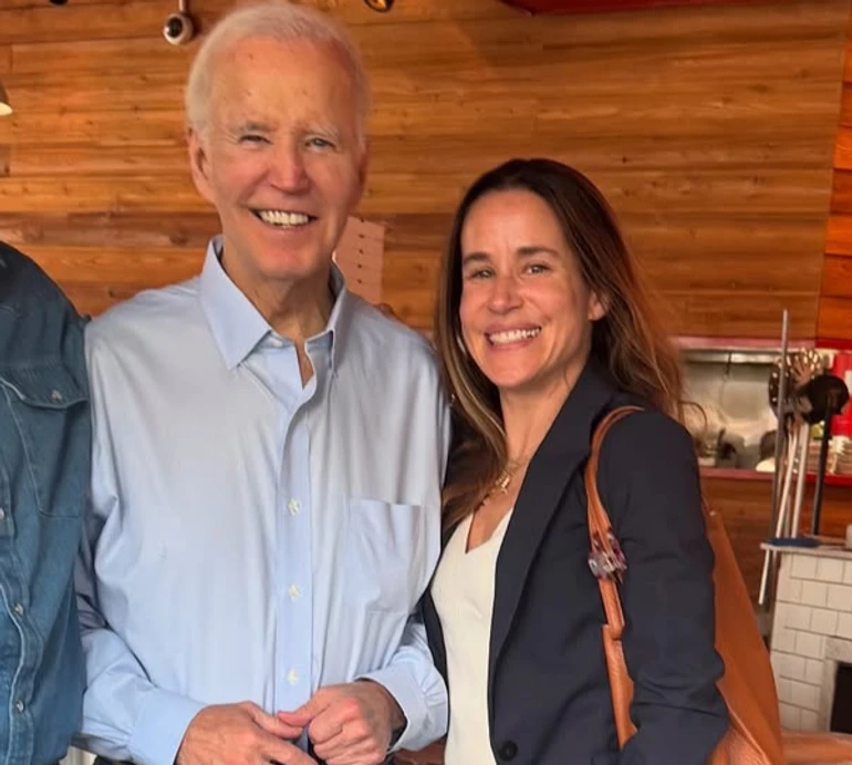 Донька Байдена показала свого чоловіка з коханкою та заявила про розлучення. Фото