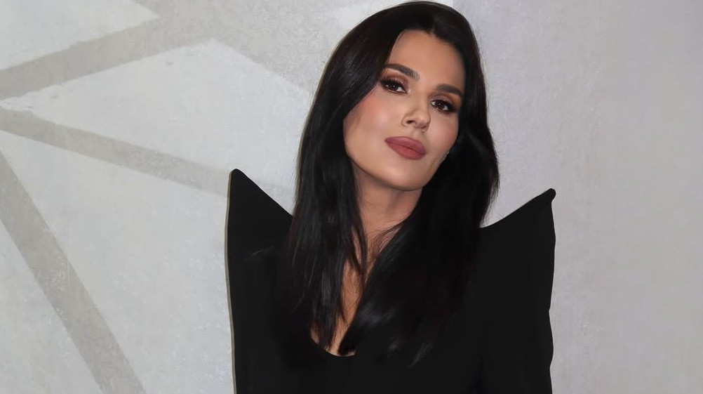 Сексі діва vs кумедна Маша: Єфросиніна показала різницю між тим, яка вона в мережі та поза нею. Фото