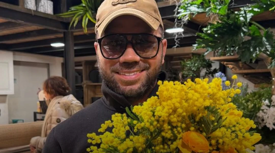 Легка елегантність, чорний шик та комфортний денім: Андре Тан порадив стильні образи до 8 березня. Фото