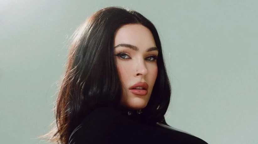 Меган Фокс у міні та панчішках похизувалася пишним бюстом на вечірці Бейонсе