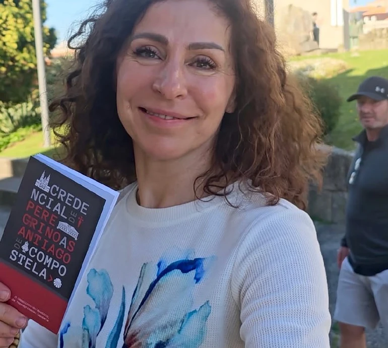 Попереду подорож пішки 260 км: Матвєєва за кордоном отримала новий паспорт і розказала, для чого він їй