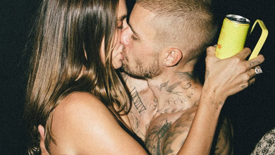 Розлучення скасовується? Бібер із дружиною показали сонячну романтику на травичці. Фото