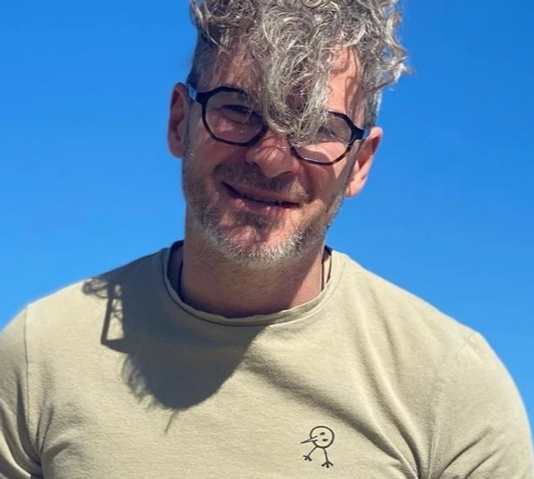 Не морями єдиними: Мірзоян із 8-річною донькою відкрили пляжний сезон на київському озері