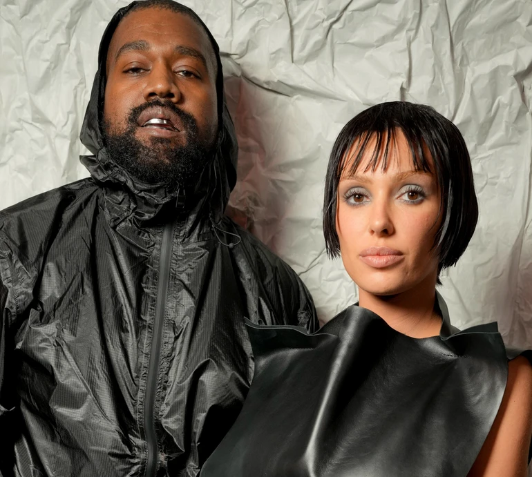 Жінка Каньє Веста посвітила формами у яскравому бікіні. Фото