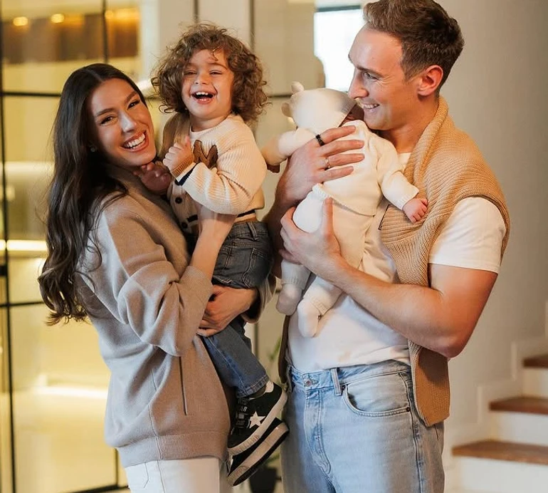 Макацарія замилував забавками з 2,5-місячною дочкою. Фото