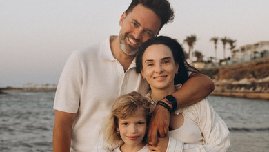 Дуже щаслива, що можу бачити це диво: дружина Мірошниченка на емоційних фото показала, як розквітає їхня прийомна донька