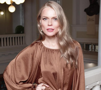 Фреймут у цяткованому купальнику показала розваги з дітьми на відпочинку