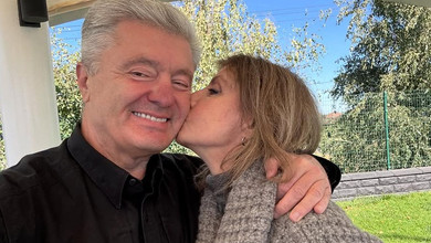 Починаю нову життєву декаду: Порошенко з нагоди 60-річчя показався з дружиною коло річки