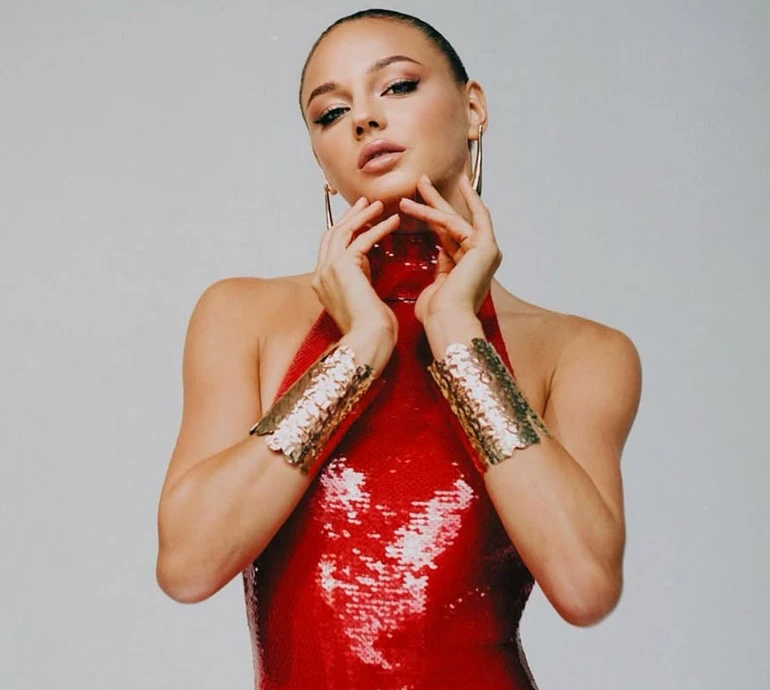 Білодід в обтислому спортлуці показала, як починає тиждень на килимку. Фото