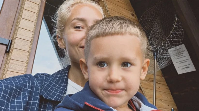 Незадовго до весілля: Квіткова влаштувала риболовлю з Бражком і сином. Фото