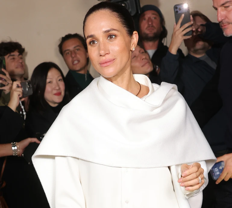 Два образи за один вечір: Меган Маркл вперше з'явилася на Паризькому тижні моди у статусі герцогині