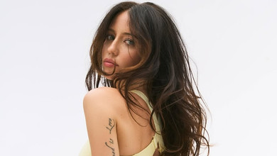 Дорофєєва у топі та трусиках випнула сідниці для відомого спортивного бренду. Фото