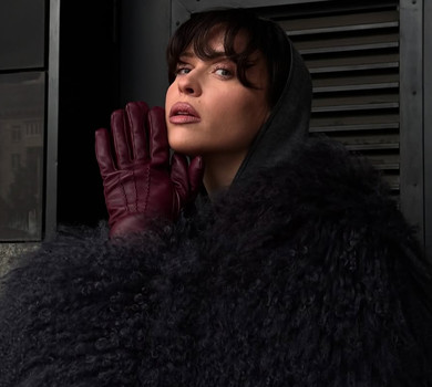 Маремуха у волохатій шубці, лосинах та чоботах-панчохах похизувалася стрункими ногами на стильних фото