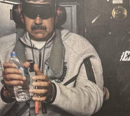 Костюм, у якому Мадуро був під час затримання, став мемом і його розкупили у мережі