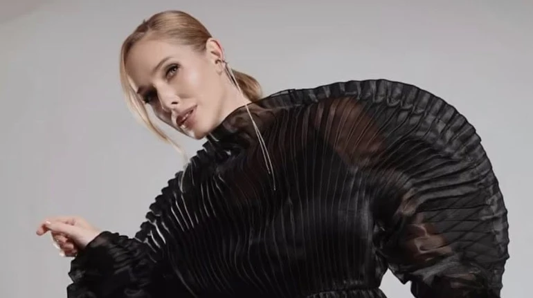 Основне твоє життя - це ти: Осадча в ефектному гофрованому максі назвала речі, які стала цінувати після 30