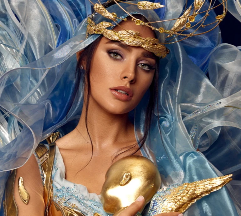 3D-елементи та 45 тисяч камінців: Усанова презентувала національний костюм для Міс Всесвіт та показалася в купальнику