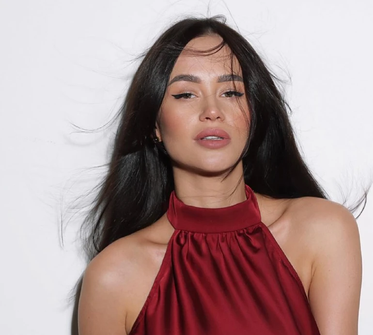 Парфільєва у свою законну годину заселфила тіло в бікіні крупним планом