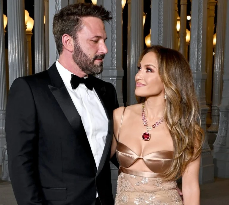 Щасливі, наскільки це можливо: інсайдер про стосунки Лопес та Аффлека після розлучення і якими вони їх бачать далі