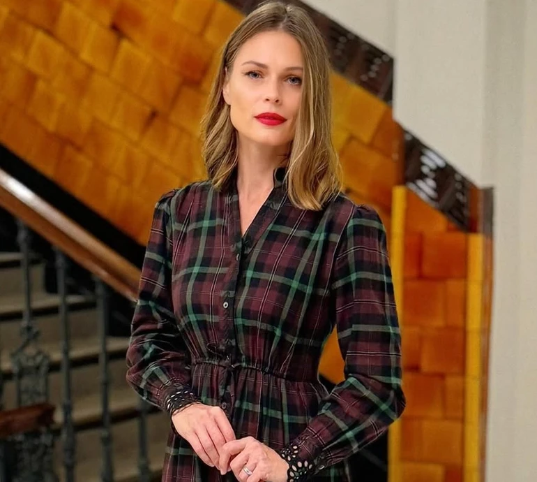 Місія старшого брата: Фреймут показала, як її 9-річний син катає свою 7-річну сестру