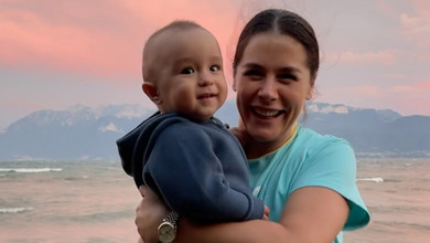 Навчитися бути тут і зараз: Онуфрійчук із 1-річним сином помилувалися заходом сонця над Женевським озером