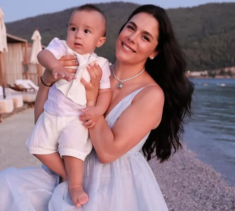 Вік - це лише цифри: Онуфрійчук в елегантній сукні і з синочком на руках показалася на святкуванні свого 39-річчя