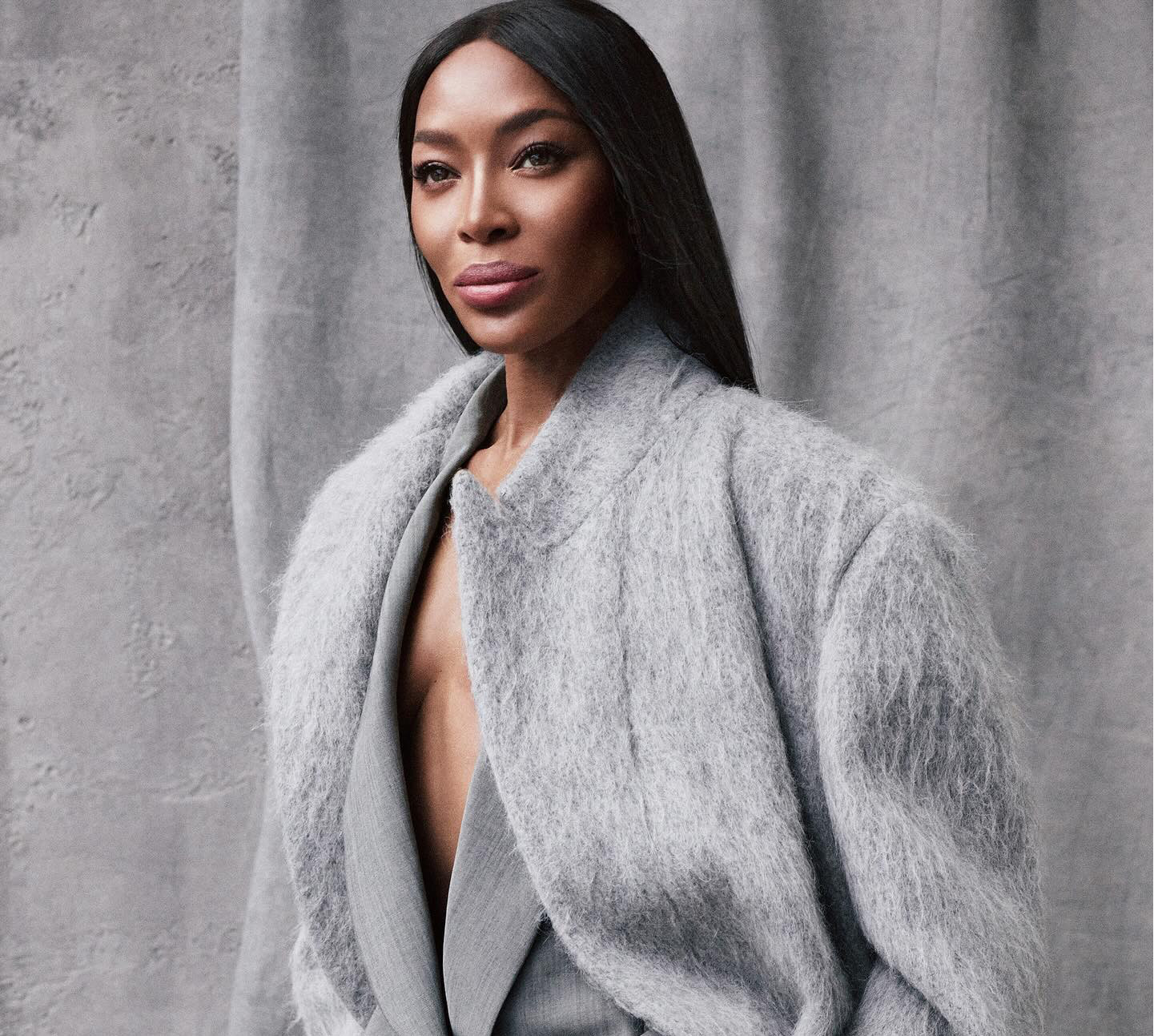 Голу Кемпбелл із короткою стрижкою вкрили шипами для модних ФОТО