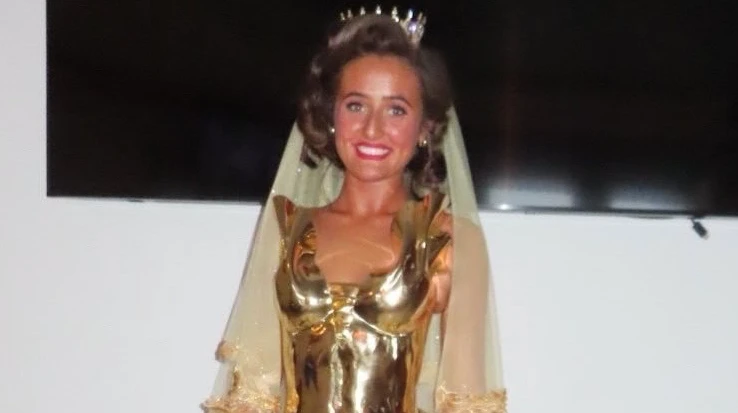 16-річна донька Ф'юрі вразила золотою сукнею з корсетом для свого дівич-вечора перед майбутнім весіллям