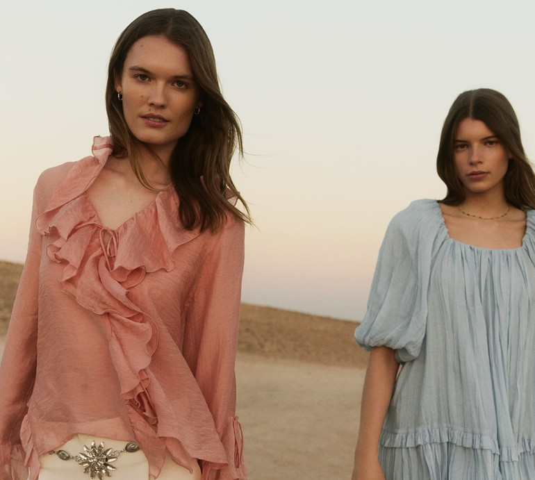 Лялькові, в стилі Бріджертонів та з оптичними ілюзіями: найтрендовіші блузки весни 2025