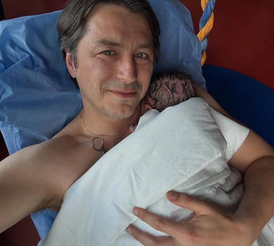 Притула з нагоди Дня Незалежності вперше показав новонародженого сина. Відео