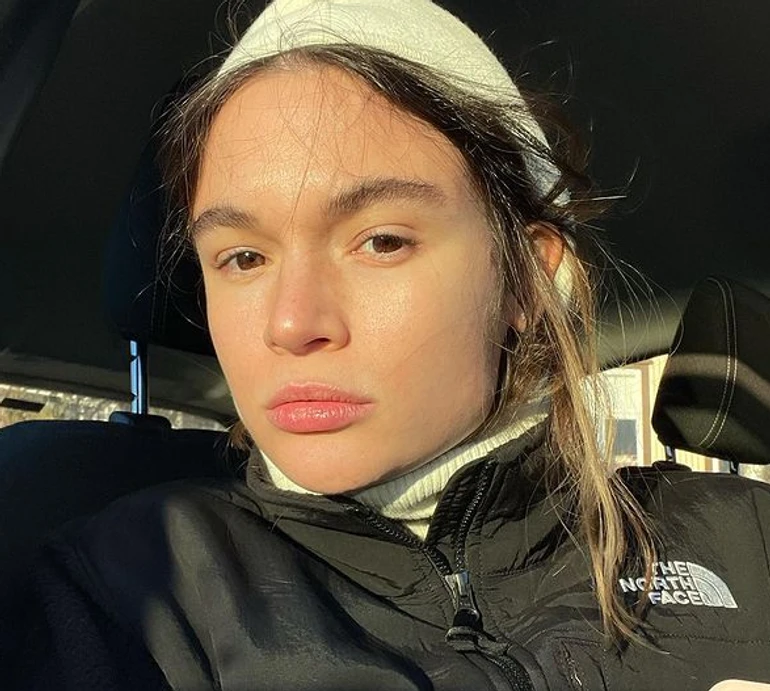 Кацуріна показала Дантеса в ліжку їхньої нової оселі за містом. ФОТО