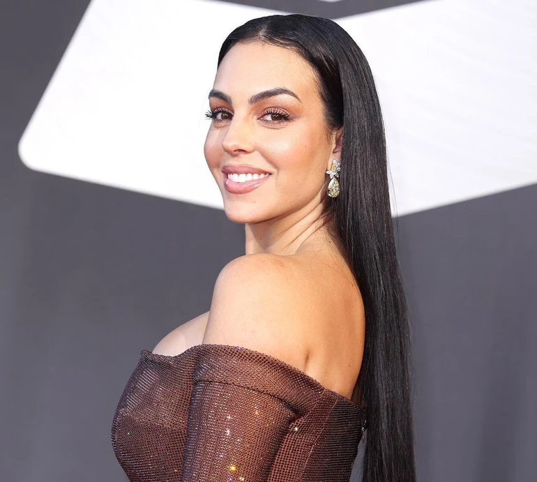 Наречена Роналду в блискучому бікіні посвітила соковитими формами і показала коханого в плавках