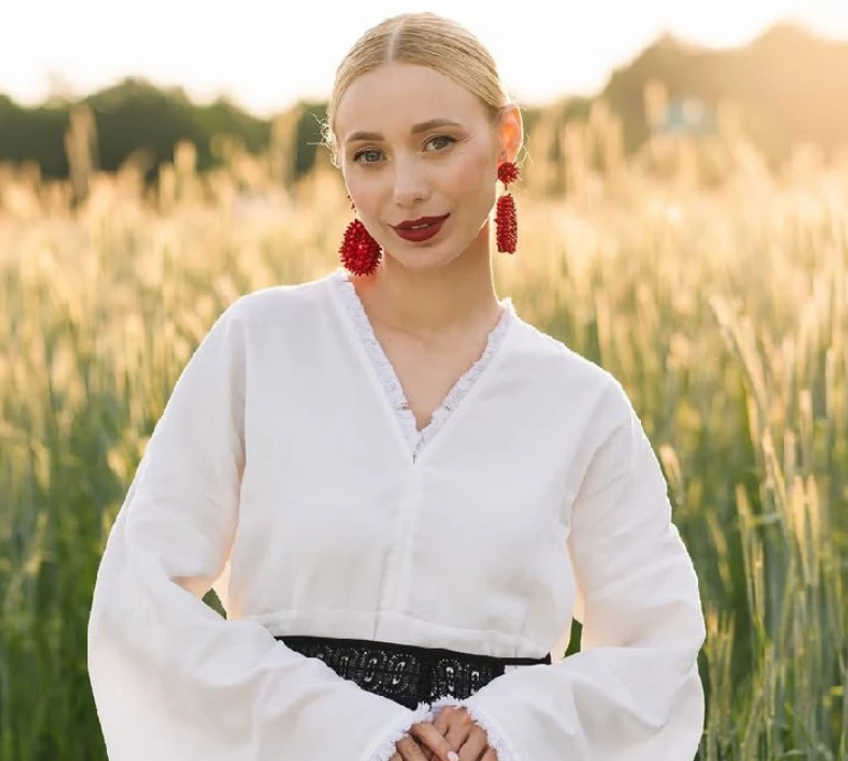 Дружина Павліка з нагоди 31-річчя показалася в ефектному етнообразі та розказала про головний подарунок