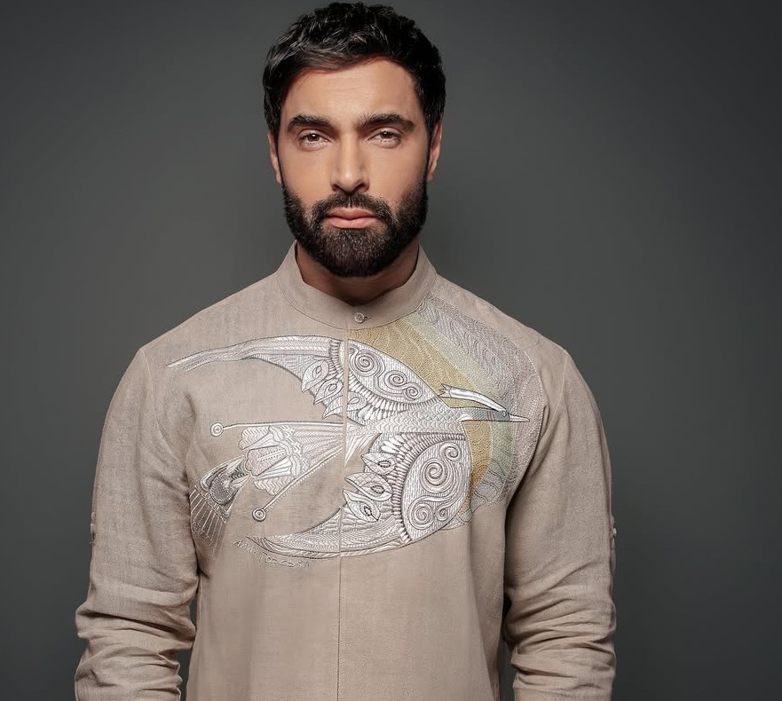 Журналісти з'ясували, що Козловського звільнили у запас понад рік тому: що кажуть в артиста