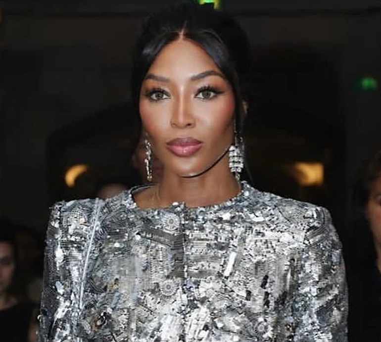 Кемпбелл у День Матері показала теплі фото з дітьми та привітала близьку людину