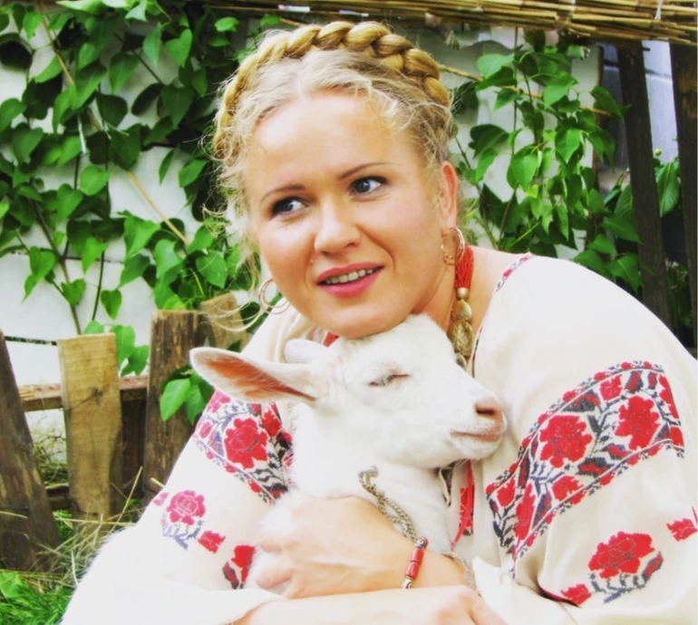 Шлюб із аб'юзером, болючий перший спогад і аварія: цікаве про актрису Олесю Жураківську