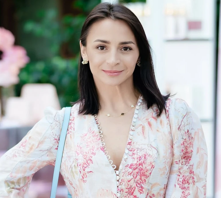 Не хочеться гучних заяв: Гвоздьова у річницю шлюбу показала цілунки з чоловіком біля озера. Фото