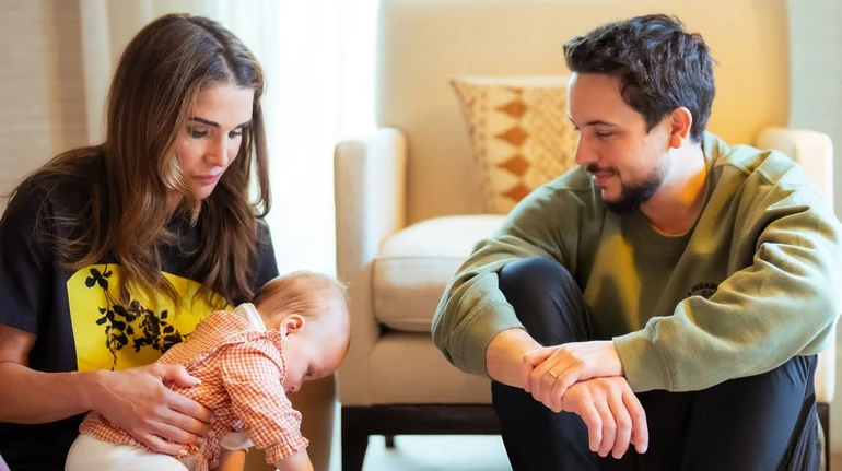 Наслідний принц Йорданії показався з 1,5-річною дочкою у День прапора