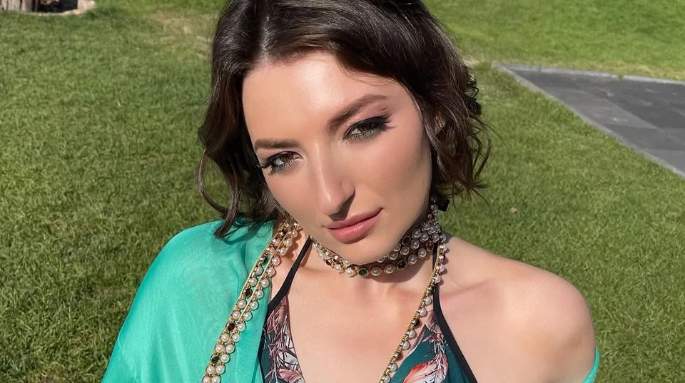 Одразу вхопилась за каблучку: комікеса Оруджева розказала про свої заручини та зізналася, чи готова стати мамою