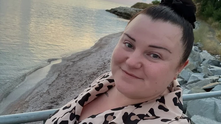 Мені прикро: alyona alyona після критики у мережі вибачилася за своє порівняння потягу до їжі з педофілією