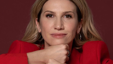 Просеко не пропонувати: Луценко у сорочці на голе тіло попозувала на брилах та розповіла, як попереджає паніку