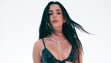 Трінчер вразила тим, як виглядає її тіло після виступу в латексному костюмі. Відео