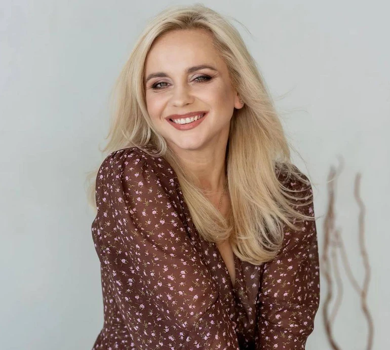 У рожевому навіть тато: Ребрик із чоловіком і дочками в фемілі-луці привітала з 6-річчям дівчинку-ніжність